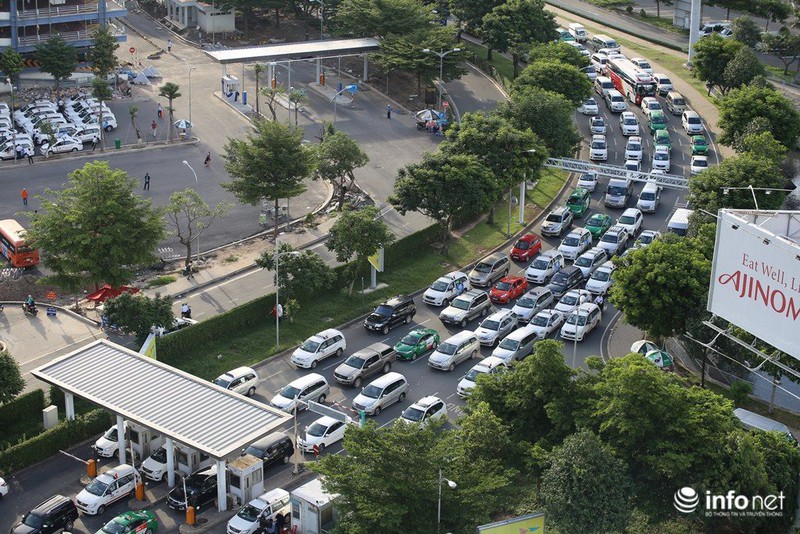 TP.HCM tắc đường kinh hoàng vì 'biển người' về quê dịp 2/9 - ảnh 6