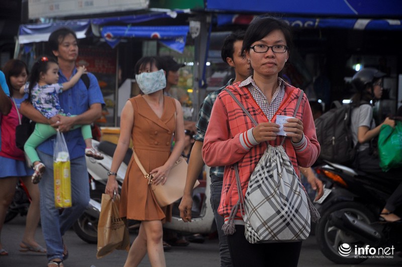 TP.HCM tắc đường kinh hoàng vì 'biển người' về quê dịp 2/9 - ảnh 24