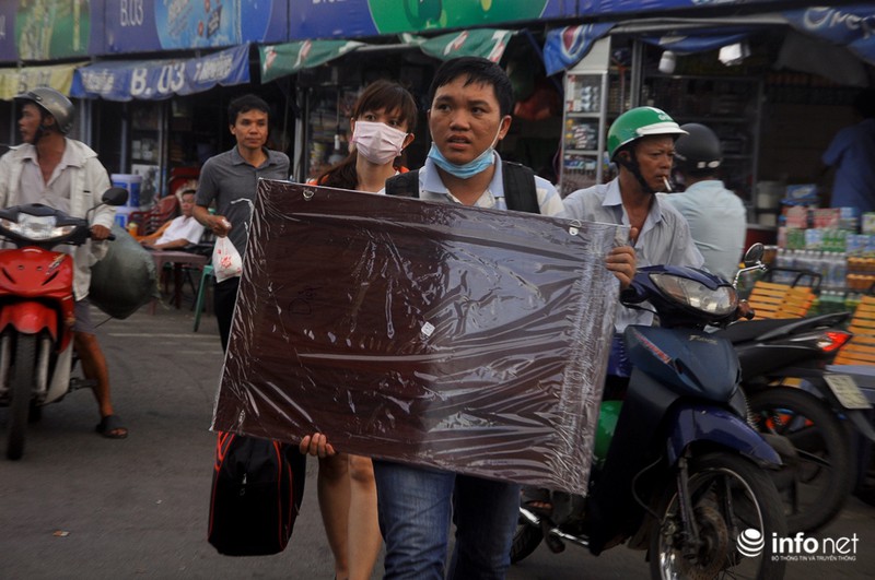 TP.HCM tắc đường kinh hoàng vì 'biển người' về quê dịp 2/9 - ảnh 25