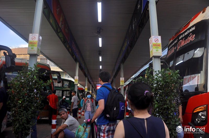 TP.HCM tắc đường kinh hoàng vì 'biển người' về quê dịp 2/9 - ảnh 14