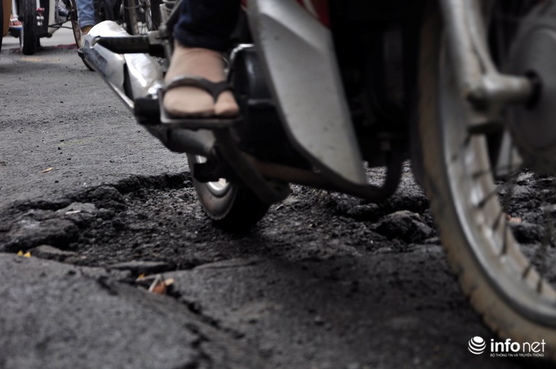 TP.HCM: Trở lại con đường quật ngã nhiều xe và người trong trận “đại hồng thủy