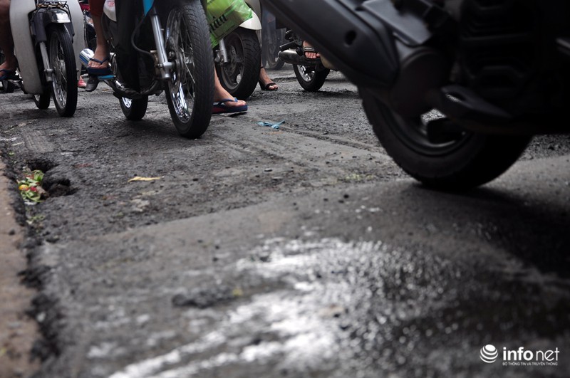 TP.HCM: Trở lại con đường quật ngã nhiều xe và người trong trận “đại hồng thủy