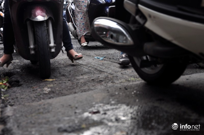 TP.HCM: Trở lại con đường quật ngã nhiều xe và người trong trận “đại hồng thủy