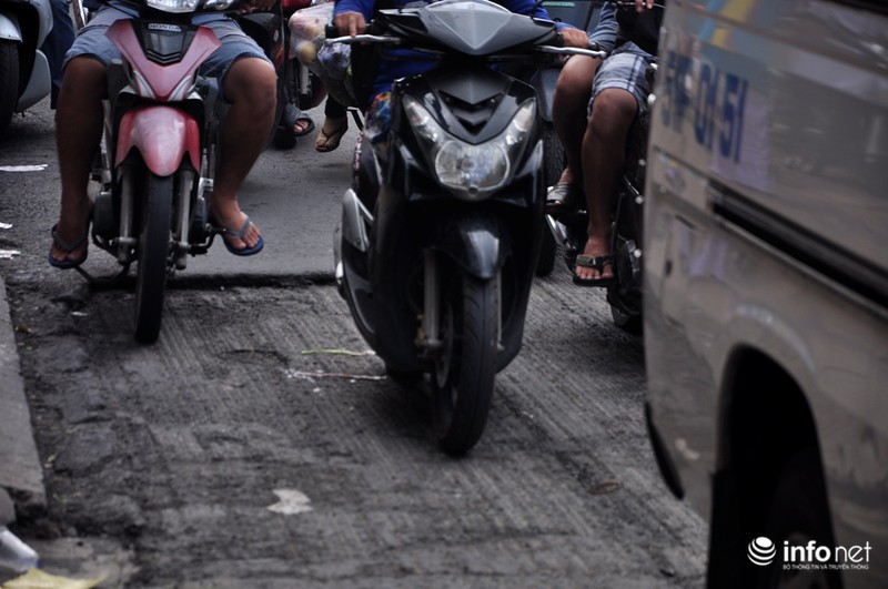 TP.HCM: Trở lại con đường quật ngã nhiều xe và người trong trận “đại hồng thủy