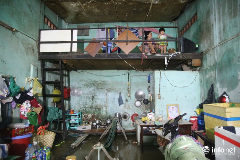 Xóm trọ nghèo ở TP.HCM khốn khổ vì nước ngập ngang người 4 ngày chưa rút - ảnh 7