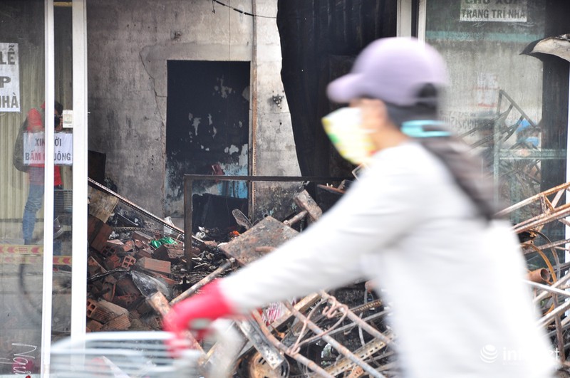 Hiện trường vụ cháy kinh hoàng làm 2 vợ chồng và con nhỏ tử vong - ảnh 3