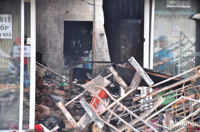 Hiện trường vụ cháy kinh hoàng làm 2 vợ chồng và con nhỏ tử vong - ảnh 4