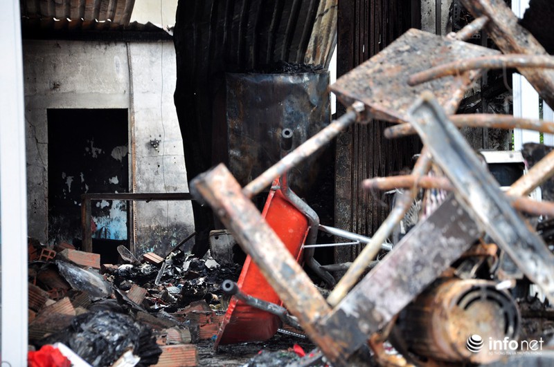 Hiện trường vụ cháy kinh hoàng làm 2 vợ chồng và con nhỏ tử vong - ảnh 5