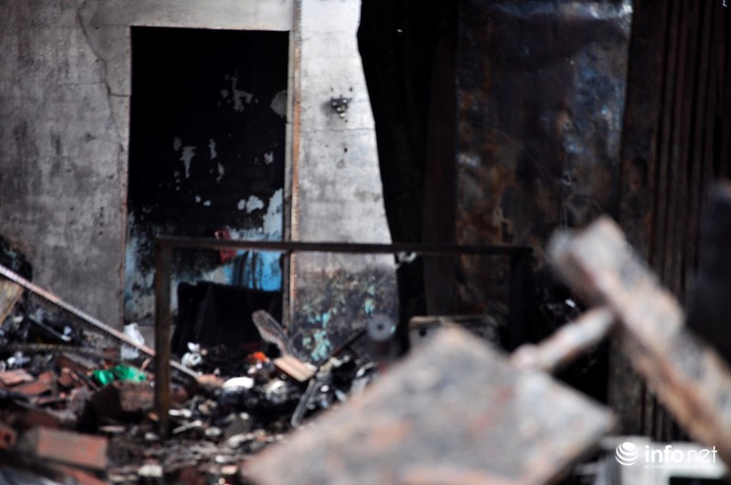 Hiện trường vụ cháy kinh hoàng làm 2 vợ chồng và con nhỏ tử vong - ảnh 6