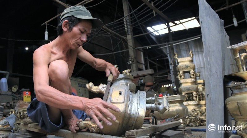 TP.HCM: Làng nghề lư đồng An Hội hối hả dịp Tết - ảnh 9