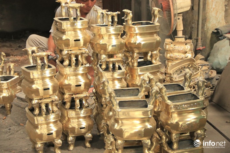 TP.HCM: Làng nghề lư đồng An Hội hối hả dịp Tết - ảnh 10