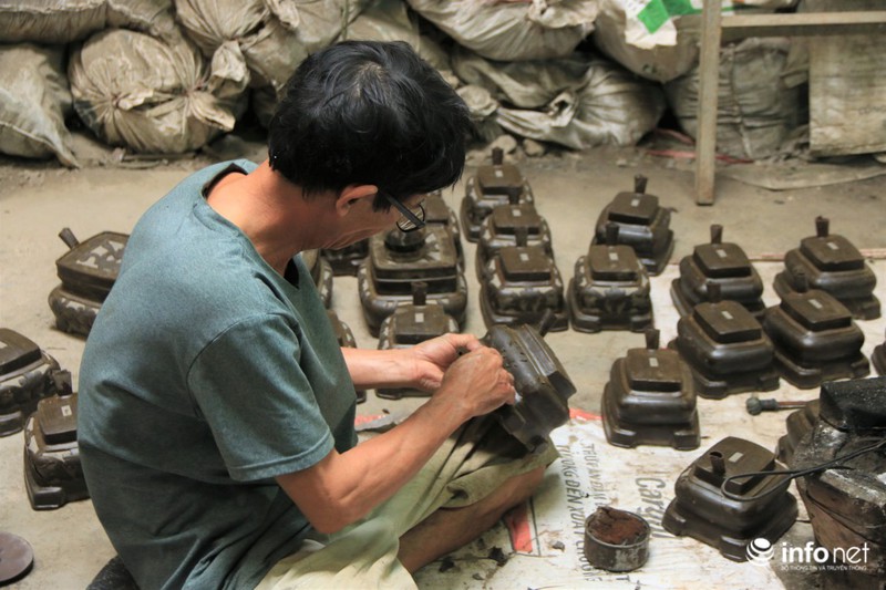 TP.HCM: Làng nghề lư đồng An Hội hối hả dịp Tết - ảnh 4