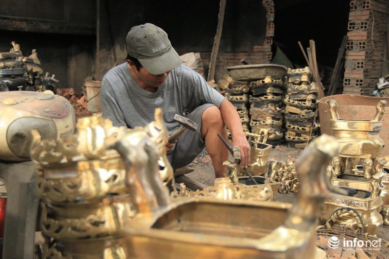 TP.HCM: Làng nghề lư đồng An Hội hối hả dịp Tết - ảnh 7