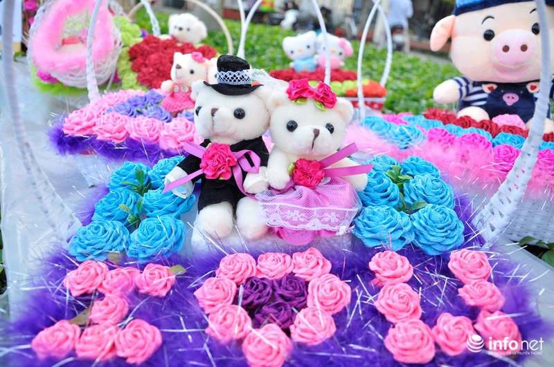 TP.HCM: Hoa mắt quà tặng Valentine trên “con đường tình yêu” - ảnh 6