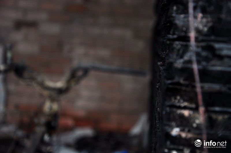 Chùm ảnh hiện trường chỉ còn tro bụi của vụ cháy trong đêm làm 4 người tử vong - ảnh 11