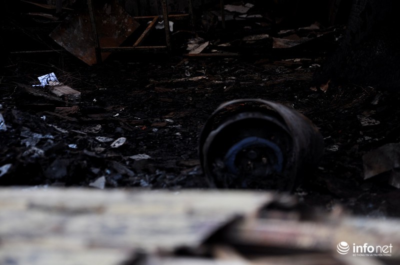 Chùm ảnh hiện trường chỉ còn tro bụi của vụ cháy trong đêm làm 4 người tử vong - ảnh 12