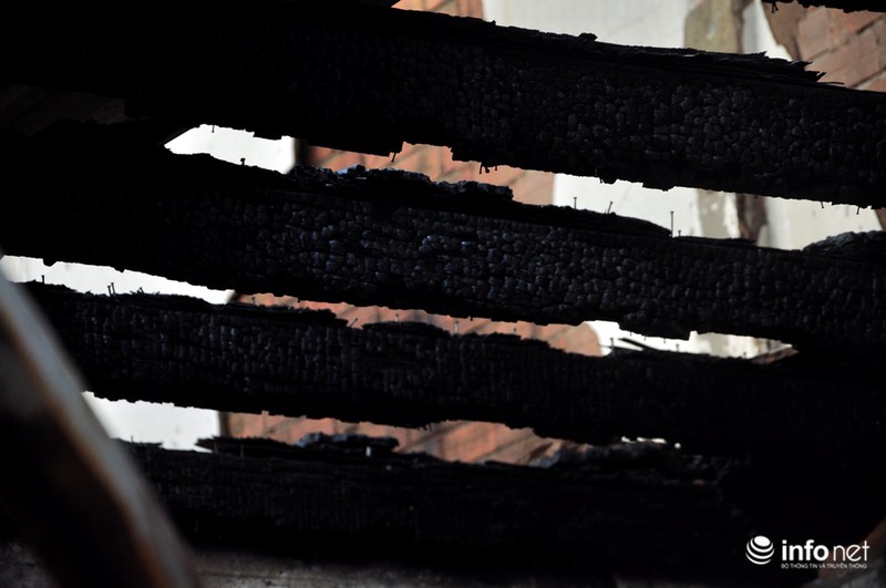 Chùm ảnh hiện trường chỉ còn tro bụi của vụ cháy trong đêm làm 4 người tử vong - ảnh 13