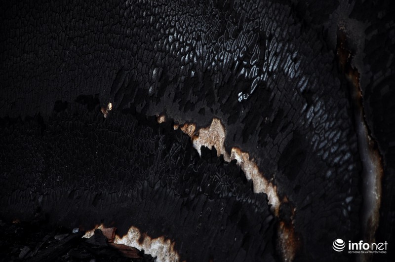 Chùm ảnh hiện trường chỉ còn tro bụi của vụ cháy trong đêm làm 4 người tử vong - ảnh 10