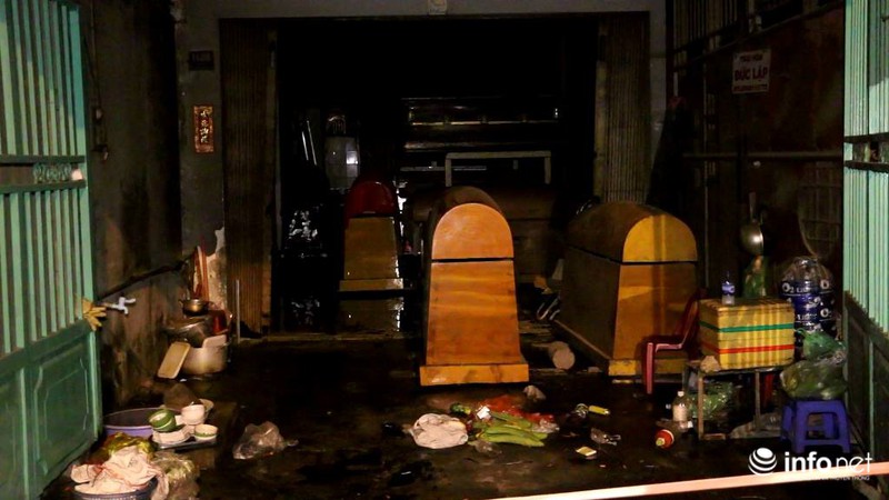 Chùm ảnh hiện trường chỉ còn tro bụi của vụ cháy trong đêm làm 4 người tử vong - ảnh 2