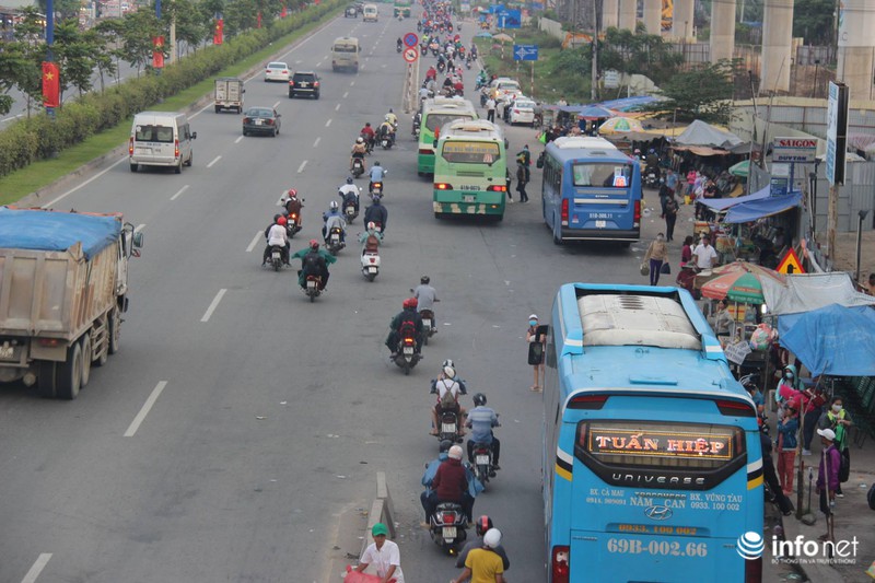 TP.HCM: Người dân thong dong trở lại thành phố sau kỳ nghỉ - ảnh 12