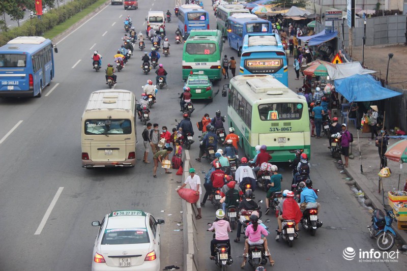 TP.HCM: Người dân thong dong trở lại thành phố sau kỳ nghỉ - ảnh 13