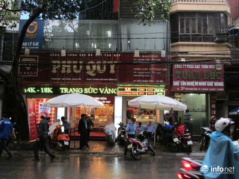 Giá vàng xuống thấp nhất năm: