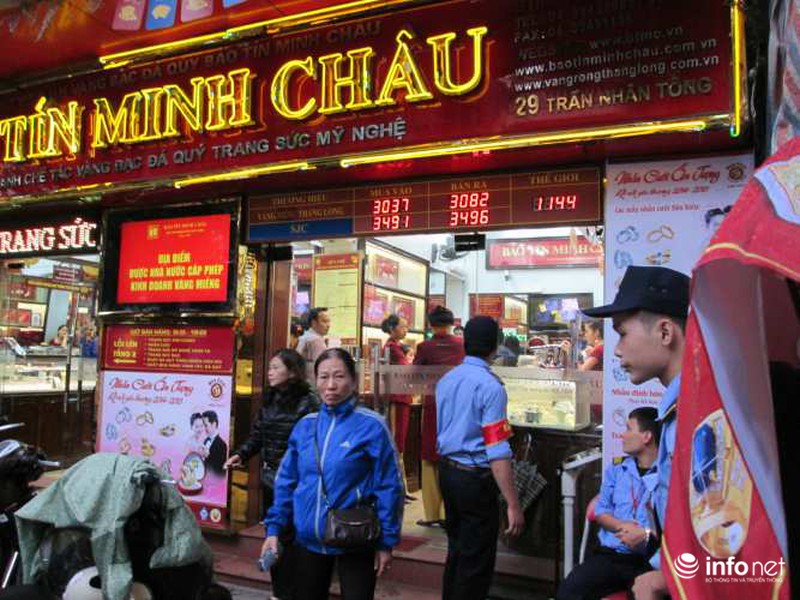 Giá vàng xuống thấp nhất năm: