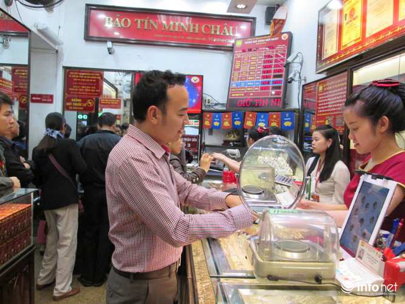 Giá vàng xuống thấp nhất năm: