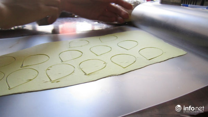 Người ta làm hoa cưới từ đất sét như thế nào? - ảnh 7