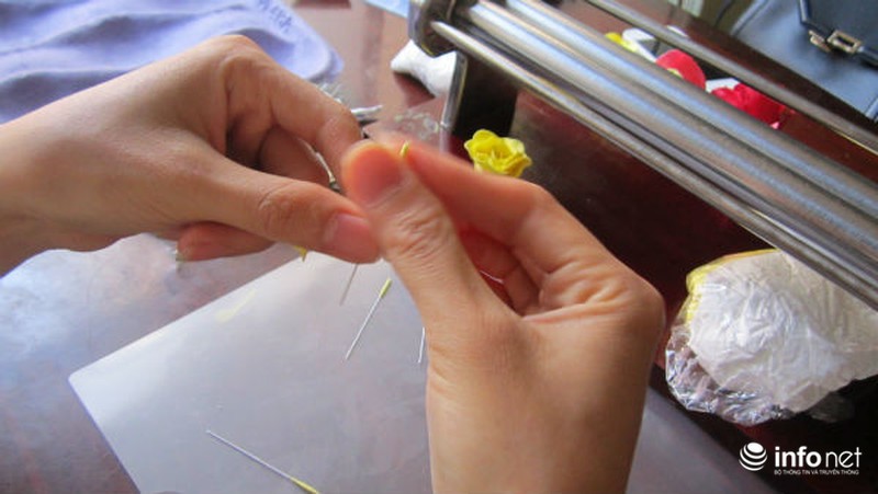 Người ta làm hoa cưới từ đất sét như thế nào? - ảnh 14