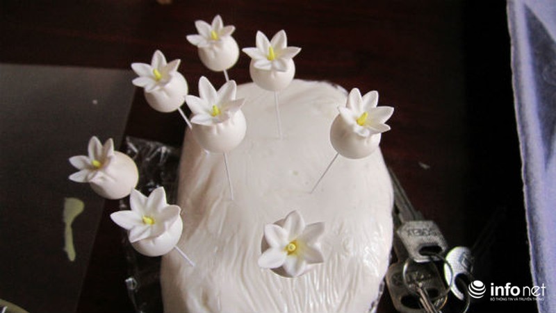 Người ta làm hoa cưới từ đất sét như thế nào? - ảnh 21