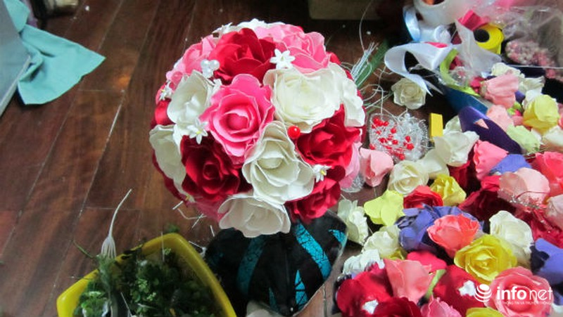 Người ta làm hoa cưới từ đất sét như thế nào? - ảnh 24