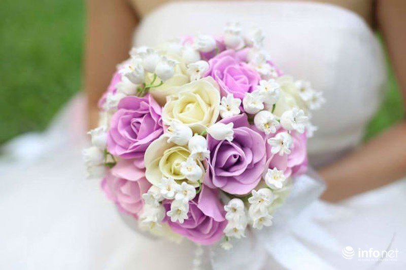 Người ta làm hoa cưới từ đất sét như thế nào? - ảnh 1