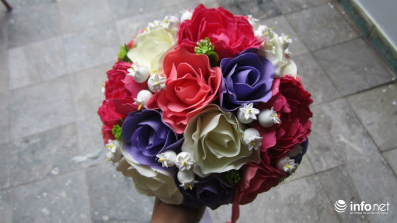 Người ta làm hoa cưới từ đất sét như thế nào? - ảnh 25