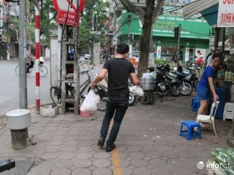 Người Hà Nội xếp hàng mua bánh trôi, bánh chay ngày Tết Hàn thực - ảnh 10