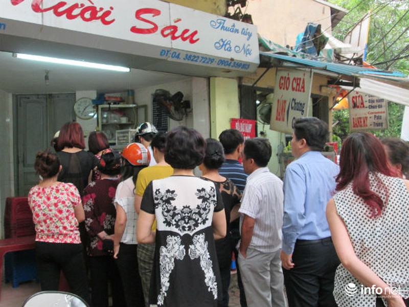 Người Hà Nội xếp hàng mua bánh trôi, bánh chay ngày Tết Hàn thực - ảnh 3