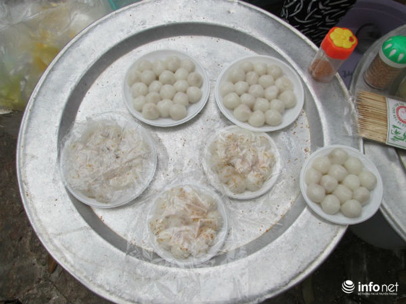 Người Hà Nội xếp hàng mua bánh trôi, bánh chay ngày Tết Hàn thực - ảnh 17