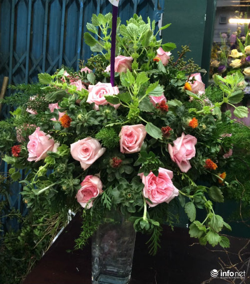 Đại gia chơi sang: 20 triệu đồng một bình hoa nhập làm quà tặng 8/3 - ảnh 2