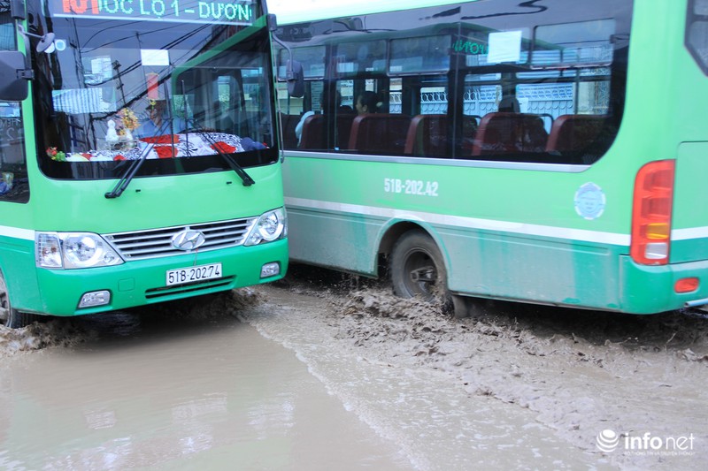 TP.Hồ Chí Minh: Con đường khốn khổ ngập úng suốt...10 năm - ảnh 4