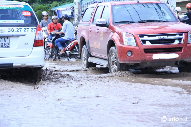 TP.Hồ Chí Minh: Con đường khốn khổ ngập úng suốt...10 năm - ảnh 3