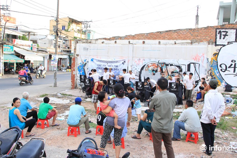 Tiệm cắt tóc đặc biệt giá 0 đồng - ảnh 8