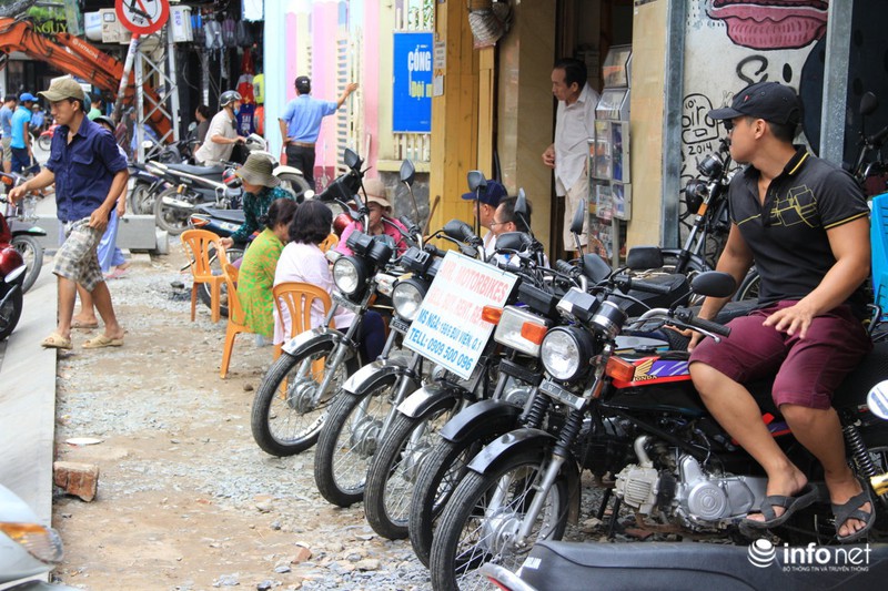 Tất bật thi công, chuẩn bị cho ngày khai trương phố đi bộ Bùi Viện - ảnh 10