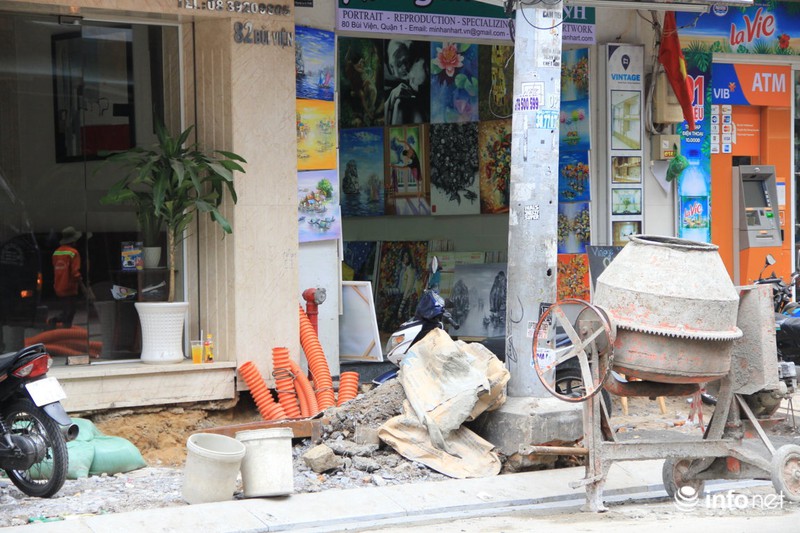 Tất bật thi công, chuẩn bị cho ngày khai trương phố đi bộ Bùi Viện - ảnh 6