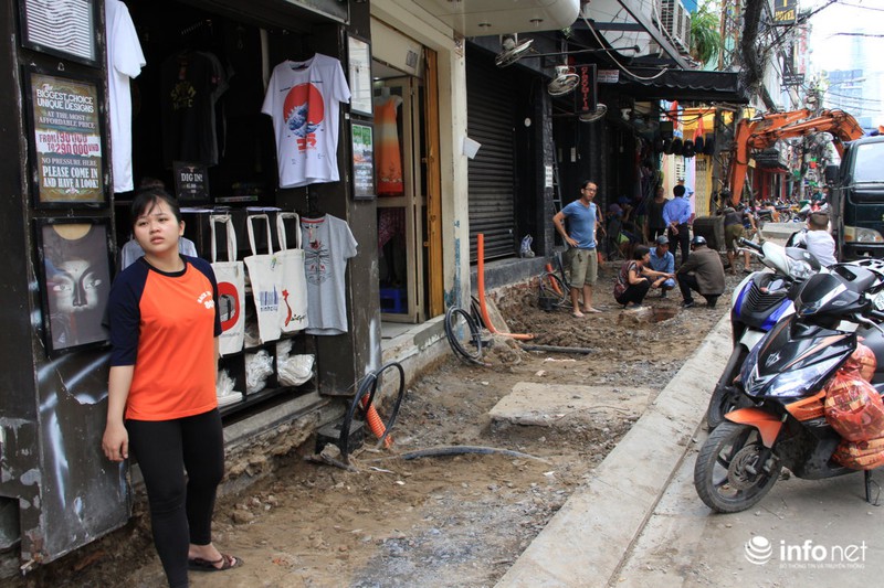 Tất bật thi công, chuẩn bị cho ngày khai trương phố đi bộ Bùi Viện - ảnh 4