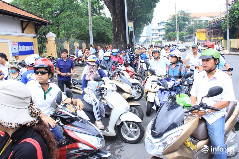 TP HCM: Đường thông hè thoáng, không còn cảnh khăn gói lên phố đi thi - ảnh 11