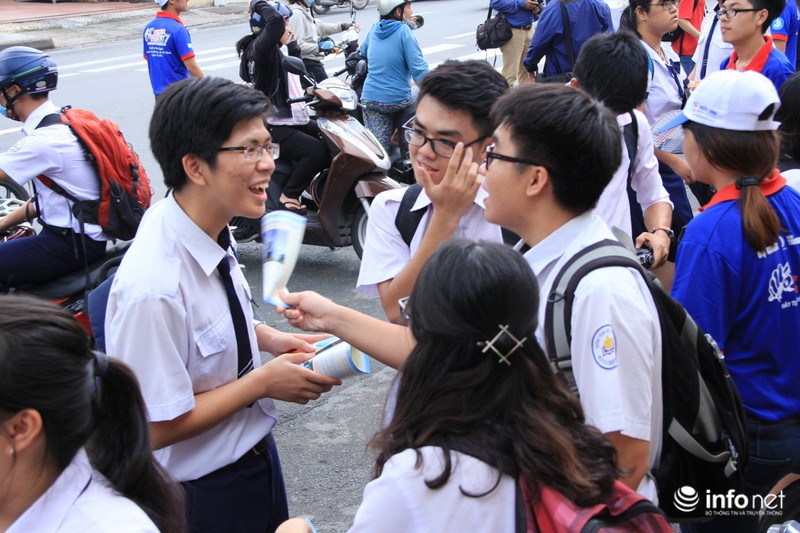 TP HCM: Đường thông hè thoáng, không còn cảnh khăn gói lên phố đi thi - ảnh 1