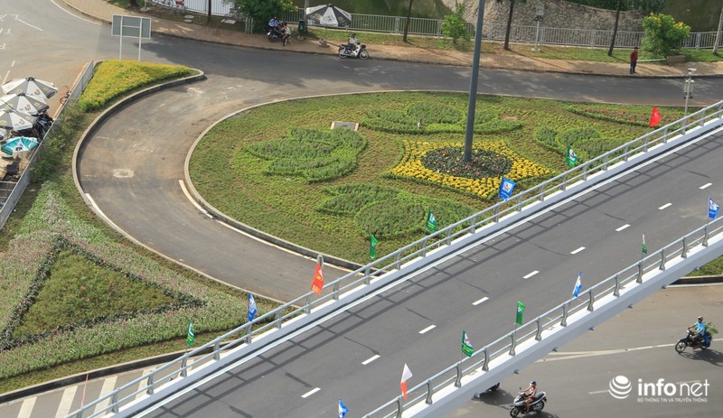 Cận cảnh cầu vượt hơn 242 tỷ đồng, xóa điểm đen ùn tắc tại cửa ngõ Tân Sơn Nhất - ảnh 10