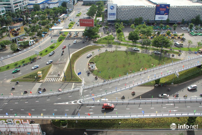 Cận cảnh cầu vượt hơn 242 tỷ đồng, xóa điểm đen ùn tắc tại cửa ngõ Tân Sơn Nhất - ảnh 1