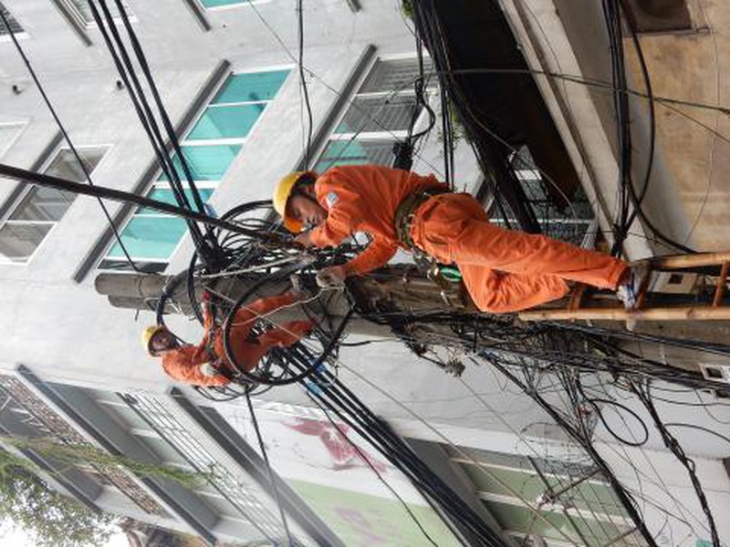 Thợ điện Thủ đô nỗ lực khôi phục lưới điện sau bão - ảnh 5