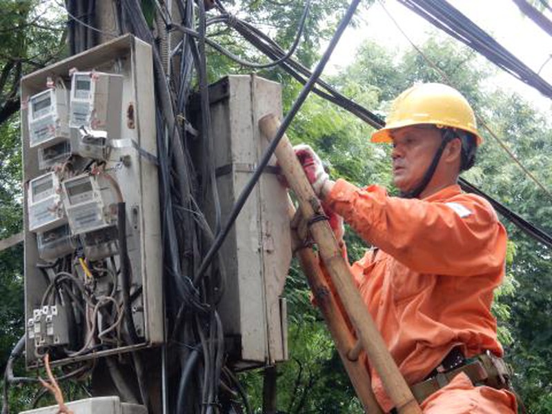 Thợ điện Thủ đô nỗ lực khôi phục lưới điện sau bão - ảnh 7
